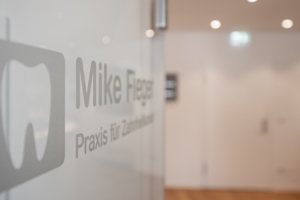 Braunschweiger Zahnarzt Mike Fieger - Eingang Wartezimmer