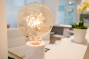 Braunschweiger Zahnarzt Mike Fieger - Tresen