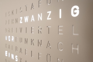 Braunschweiger Zahnarzt Mike Fieger - Wanduhr