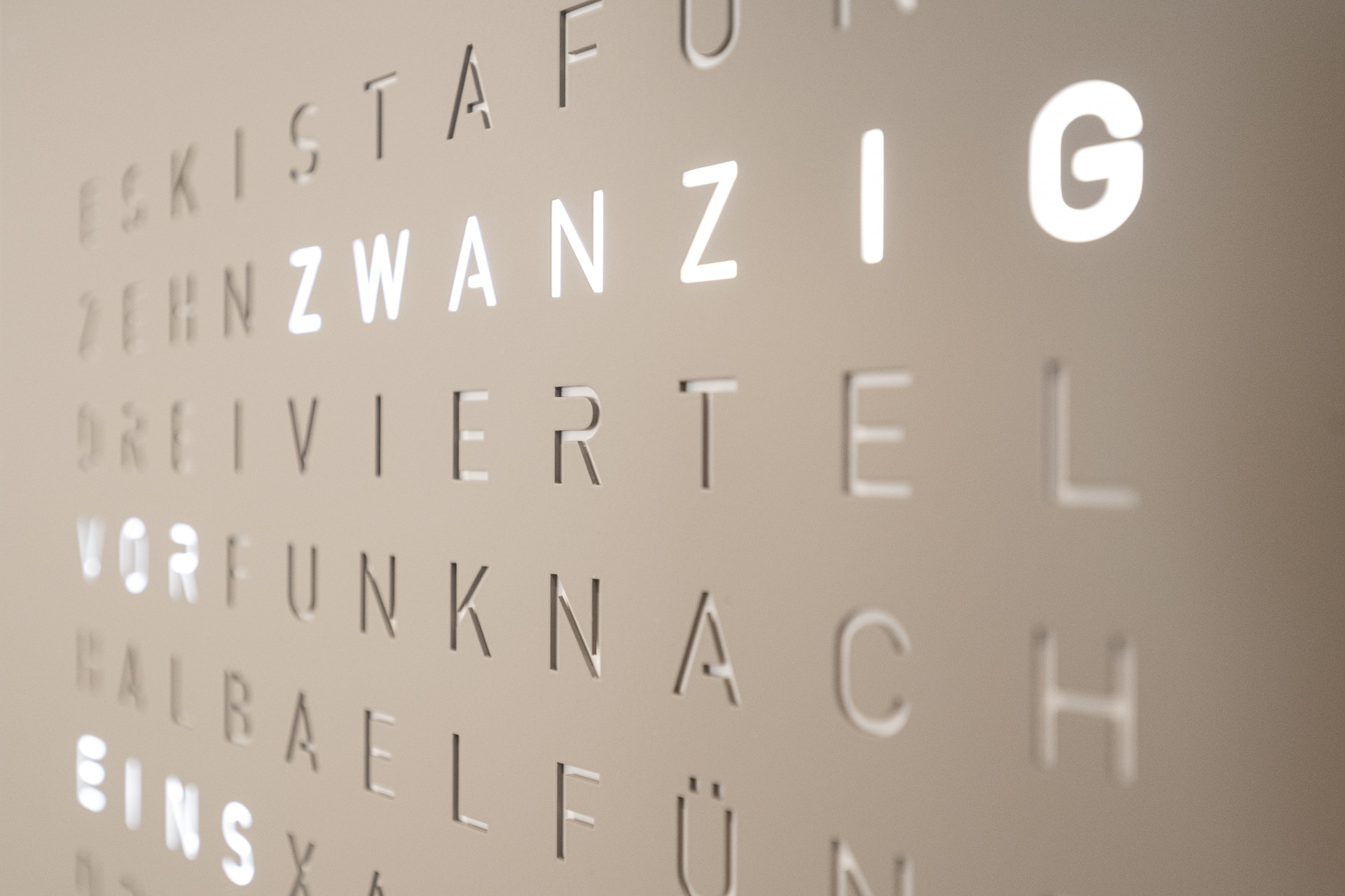 Braunschweiger Zahnarzt Mike Fieger - Wanduhr